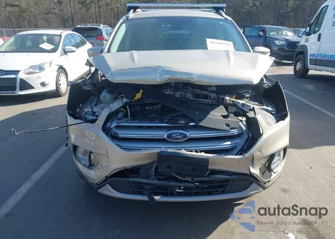2018 Ford Escape Titanium z USA, uszkodzony, nr VIN 1FMCU9J96JUB05585
